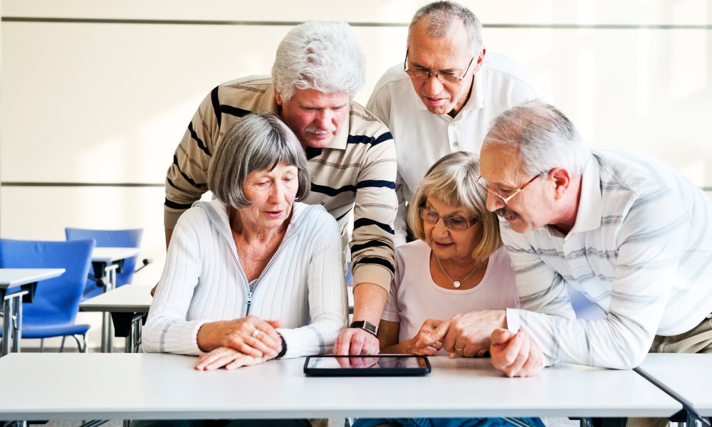 Plattform aus Thun soll Seniorinnen und Senioren ins Netz holen