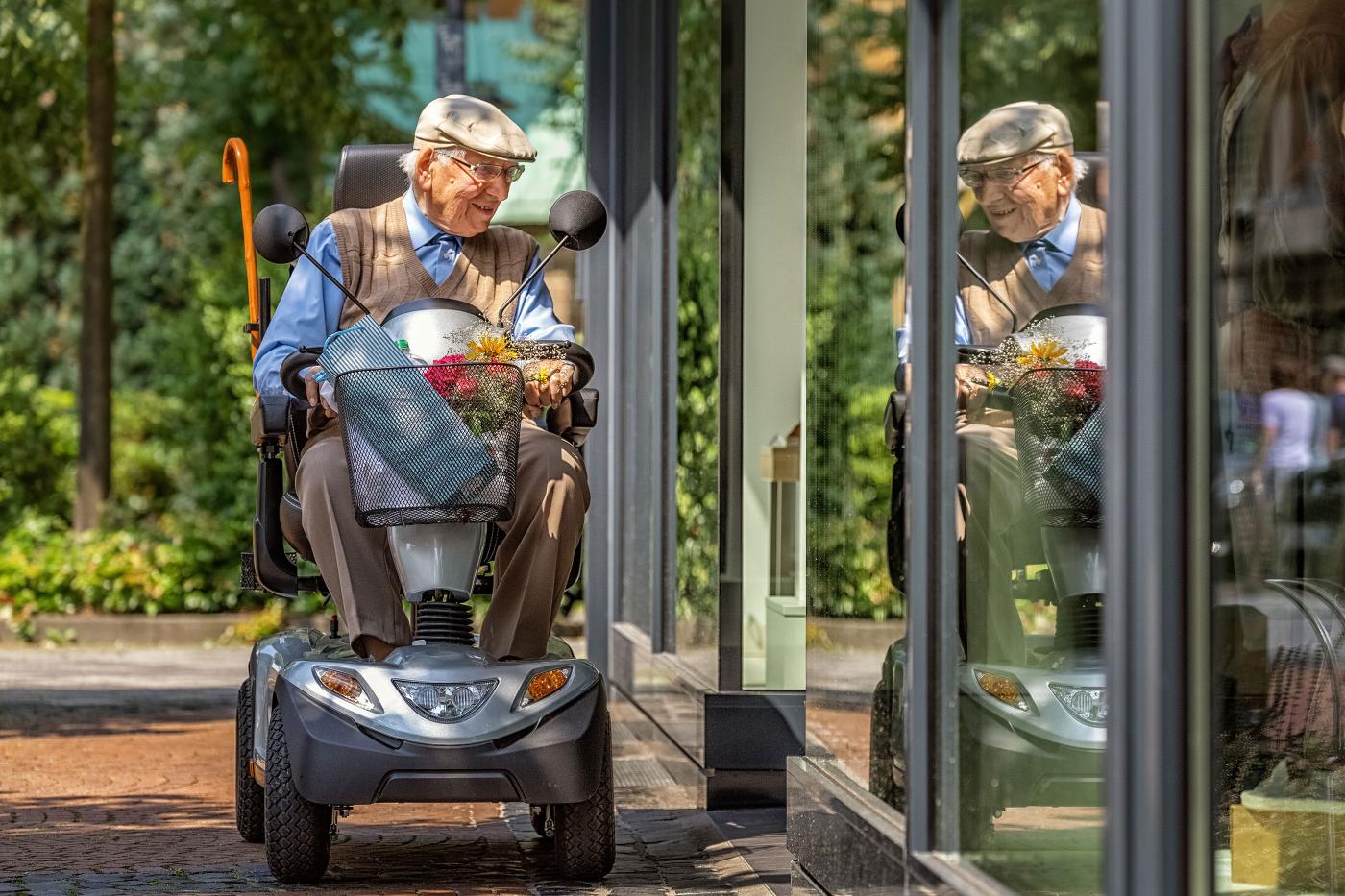 it-mobilsein-mobilbleiben-elektromobile-erleichtern-alltag-senioren.jpg
